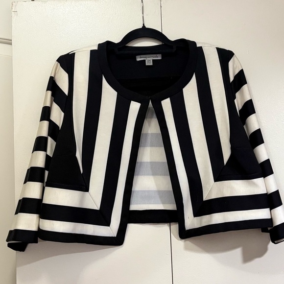 Danny & Nicole Elegant Black Jacket - Picture 3 of 6